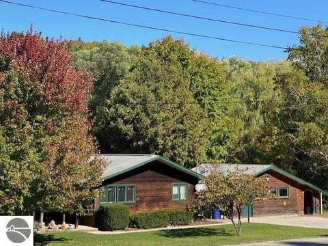 9032 E Lincoln Rd, Cedar, MI 49621 photo 1