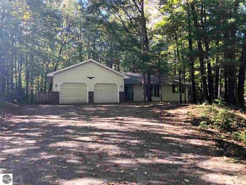 4293 Eagle Crest Dr, Williamsburg, MI 49690 photo 2