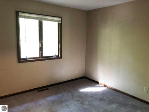 4293 Eagle Crest Dr, Williamsburg, MI 49690 photo 9