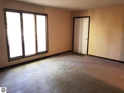 4293 Eagle Crest Dr, Williamsburg, MI 49690 photo 3