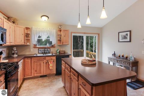 9727 Cushman Ct, Williamsburg, MI 49690 photo 7