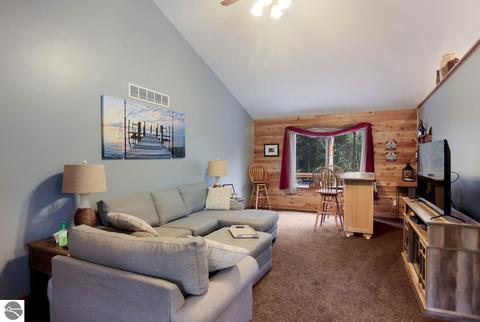 9727 Cushman Ct, Williamsburg, MI 49690 photo 4
