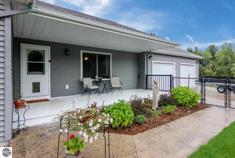 9727 Cushman Ct, Williamsburg, MI 49690 photo 2