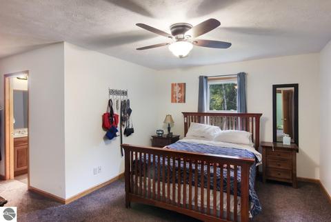 9727 Cushman Ct, Williamsburg, MI 49690 photo 8