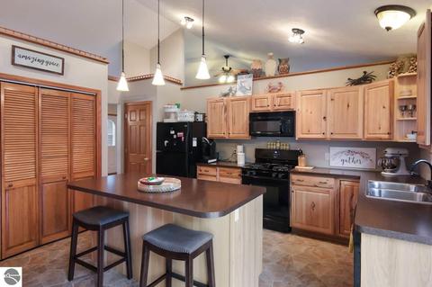 9727 Cushman Ct, Williamsburg, MI 49690 photo 6