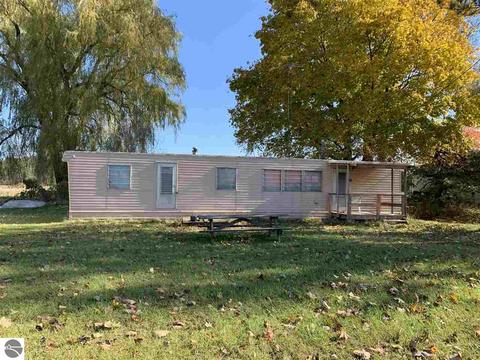 108 S 2nd St, Mesick, MI 49668 photo 1