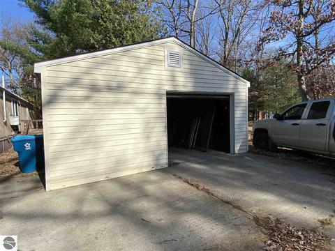 6509 Carpenter Rd, Harrison, MI 48625 photo 5