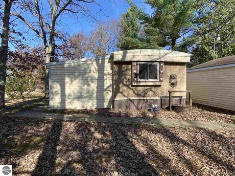 6509 Carpenter Rd, Harrison, MI 48625 photo 2