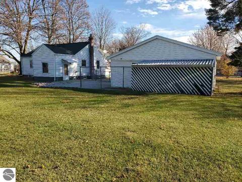 435 N Fourth St, Shepherd, MI 48883 photo 1