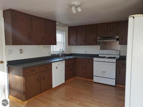 435 N Fourth St, Shepherd, MI 48883 photo 5