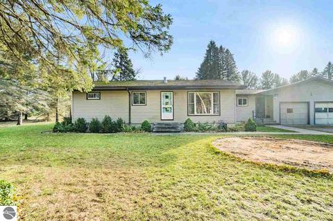 3527 E Mill Rd, Grawn, MI 49637 photo 4