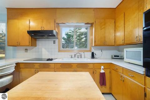3527 E Mill Rd, Grawn, MI 49637 photo 7