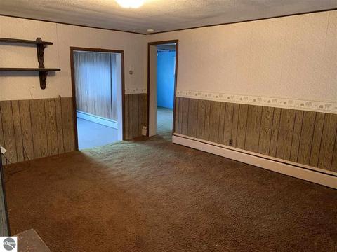 1052 Lynn St, Sumner, MI 48889 photo 6
