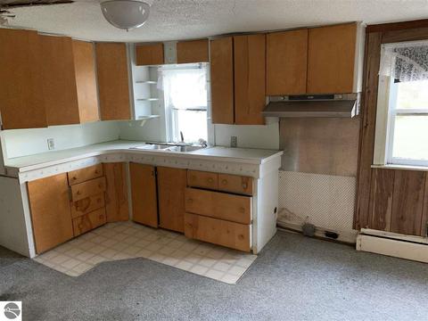 1052 Lynn St, Sumner, MI 48889 photo 16