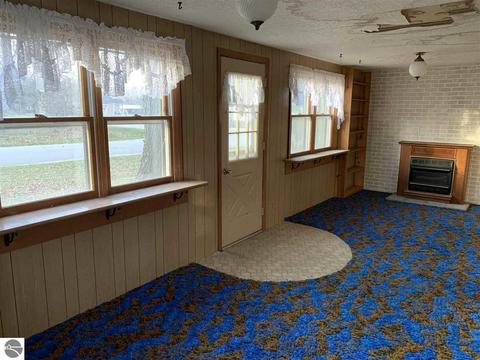 1052 Lynn St, Sumner, MI 48889 photo 3
