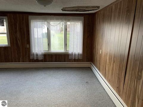 1052 Lynn St, Sumner, MI 48889 photo 14