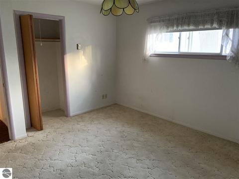 1052 Lynn St, Sumner, MI 48889 photo 13