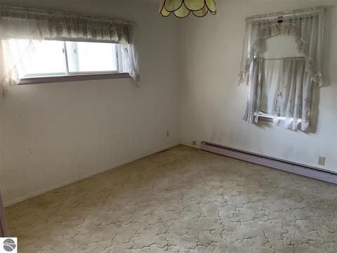 1052 Lynn St, Sumner, MI 48889 photo 12