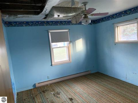 1052 Lynn St, Sumner, MI 48889 photo 9