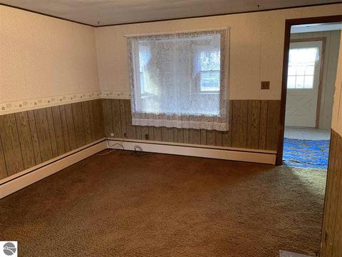 1052 Lynn St, Sumner, MI 48889 photo 7