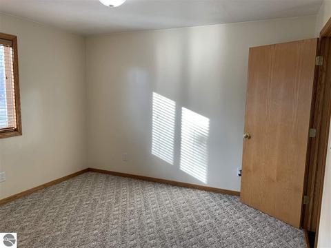 1038 Lynn St, Sumner, MI 48889 photo 9