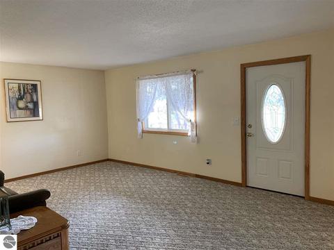 1038 Lynn St, Sumner, MI 48889 photo 15