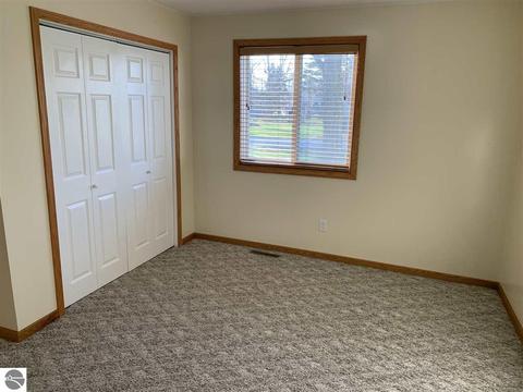1038 Lynn St, Sumner, MI 48889 photo 8