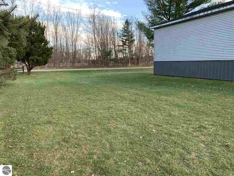 1038 Lynn St, Sumner, MI 48889 photo 5