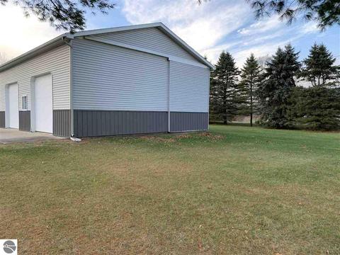 1038 Lynn St, Sumner, MI 48889 photo 3