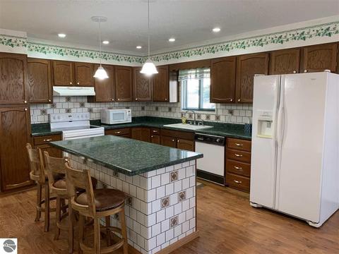 1038 Lynn St, Sumner, MI 48889 photo 18