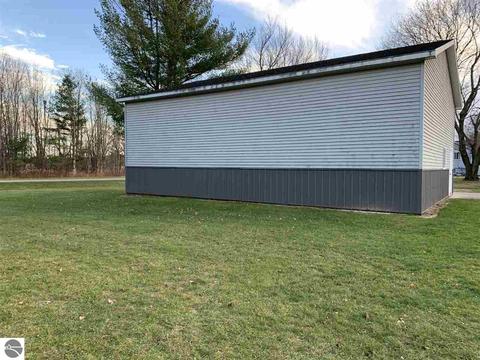 1038 Lynn St, Sumner, MI 48889 photo 6