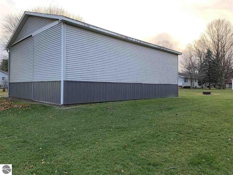 1038 Lynn St, Sumner, MI 48889 photo 4