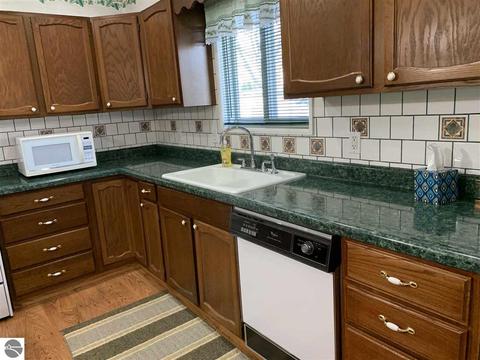 1038 Lynn St, Sumner, MI 48889 photo 32