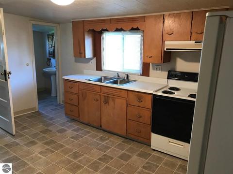 527 E Wright Ave, Shepherd, MI 48883 photo 5