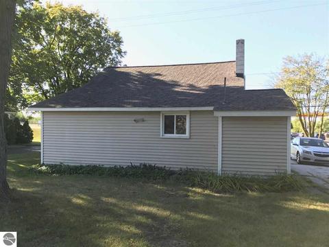 527 E Wright Ave, Shepherd, MI 48883 photo 2