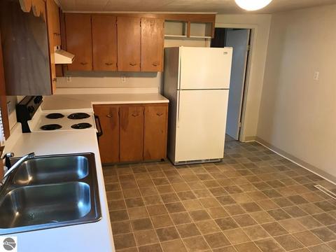527 E Wright Ave, Shepherd, MI 48883 photo 3