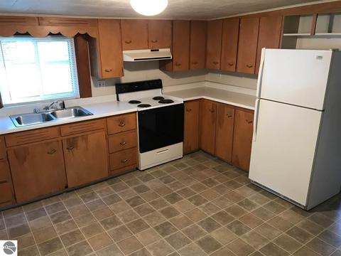 527 E Wright Ave, Shepherd, MI 48883 photo 4
