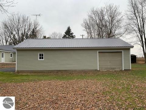 813 S Croswell Rd, Ithaca, MI 48847 photo 17