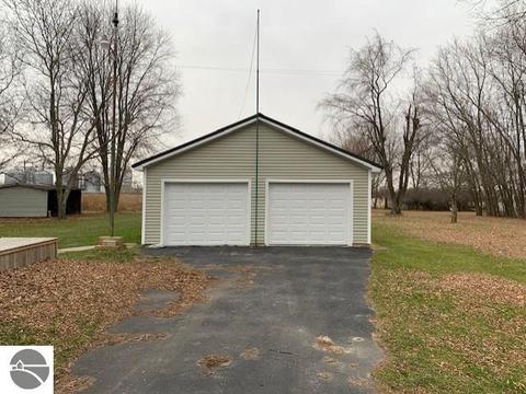 813 S Croswell Rd, Ithaca, MI 48847 photo 18