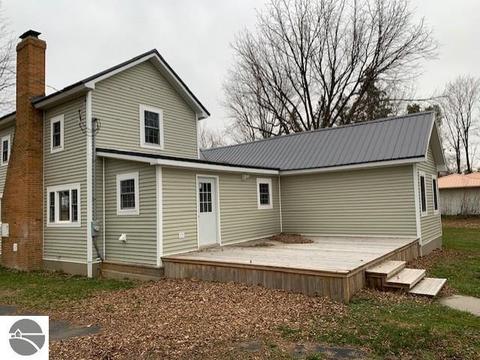813 S Croswell Rd, Ithaca, MI 48847 photo 2