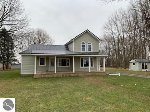 813 S Croswell Rd, Ithaca, MI 48847 photo 1