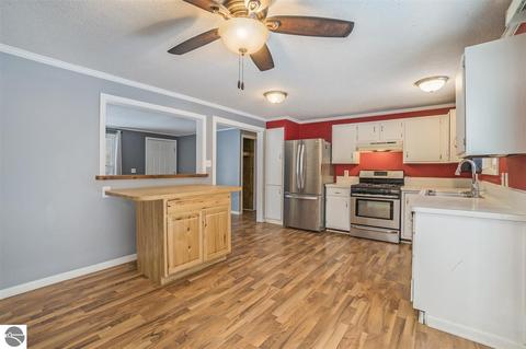 9596 Circle Dr, Interlochen, MI 49643 photo 6