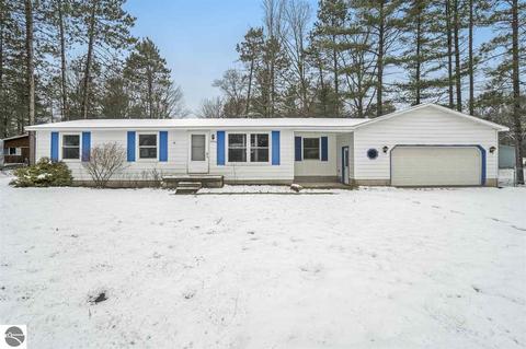 9596 Circle Dr, Interlochen, MI 49643 photo 23