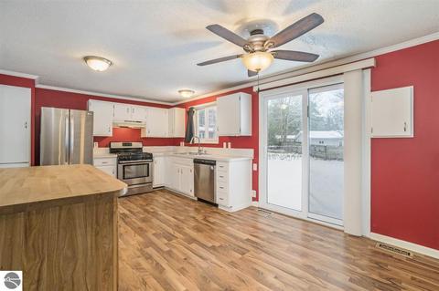 9596 Circle Dr, Interlochen, MI 49643 photo 7