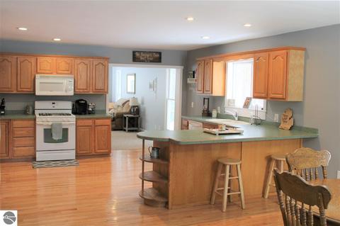 92 S Pure Rd, Shepherd, MI 48883 photo 6