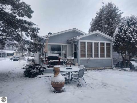 813 Augres River Dr, Au Gres, MI 48703 photo 1