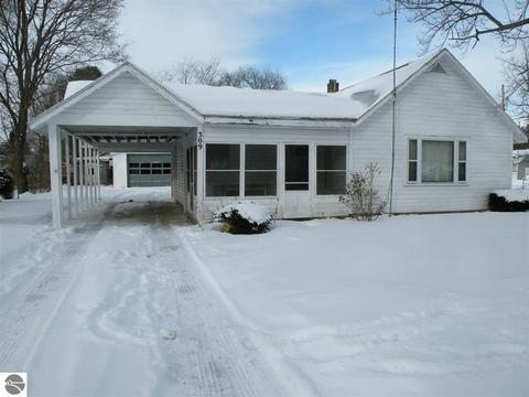 309 N Arcade St, Gladwin, MI 48624 photo 2