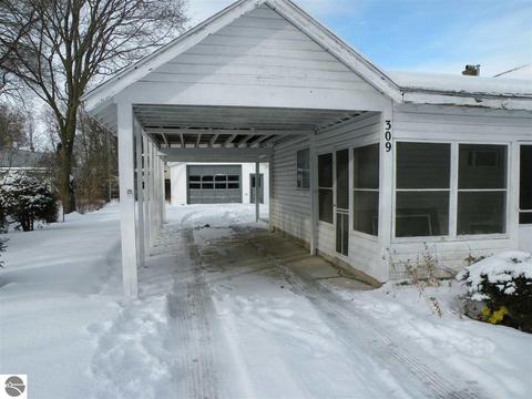 309 N Arcade St, Gladwin, MI 48624 photo 4