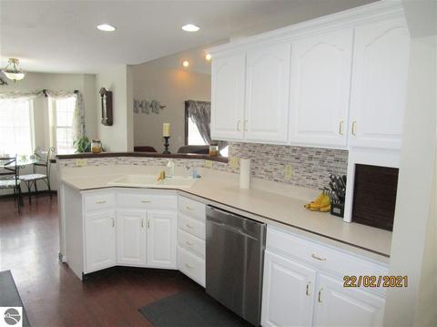 341 E Pleasant Valley Rd, Shepherd, MI 48883 photo 5
