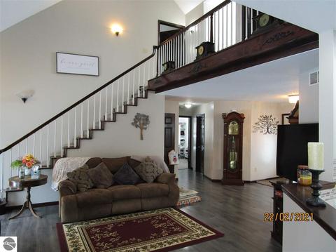 341 E Pleasant Valley Rd, Shepherd, MI 48883 photo 3